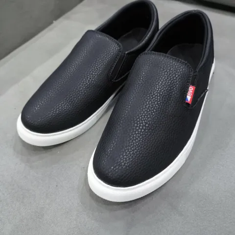 Giày Sneaker Lười Nam Đen/Trắng Da PU Thời Trang Mẫu Mới - Phong Cách Hiện Đại Dễ Phối Đồ, Giày Sục Thoải Mái Chất Lượng Cao