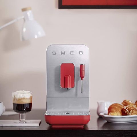 Máy Pha Cà Phê Espresso Smeg BCC02RDMEU Đỏ - 19 Bar, Tự Động, Chức Năng Tạo Bọt Sữa | Thiết Bị Pha Cà Phê Sang Trọng