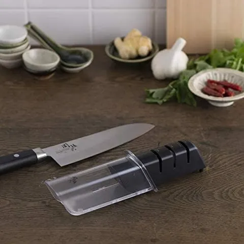 Dụng cụ mài dao 3 rãnh cao cấp KAI Sekimagoroku Nhật Bản - Đá mài kim cương cho dao thái, dao gọt, dễ sử dụng và mang lại độ sắc bén tuyệt hảo