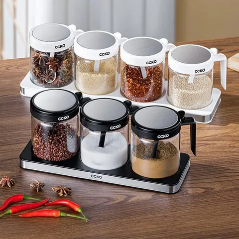 Bộ 4 hũ đựng gia vị thủy tinh CCKO 400ml có tay cầm và khay, thiết kế hiện đại, chất liệu cao cấp, tiện lợi cho bếp nhà bạn
