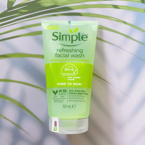 Sữa Rữa Mặt Simple Kind To Skin Refreshing Facial 150M (Mẫu Mới) 300717