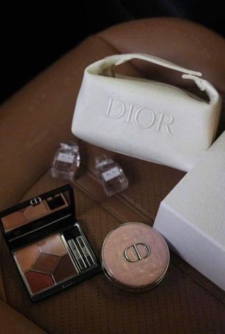 Túi Pouch Dior Tặng Khách VIP - Phụ Kiện Thời Trang Sang Trọng, Thiết Kế Tinh Tế, Đựng Mỹ Phẩm & Phụ Kiện Cá Nhân
