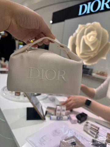 Túi Pouch Dior Tặng Khách VIP - Phụ Kiện Thời Trang Sang Trọng, Thiết Kế Tinh Tế, Đựng Mỹ Phẩm & Phụ Kiện Cá Nhân
