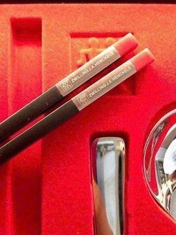 Bộ Thìa Đũa Zwilling 39180-001 - Bao Gồm 4 Đôi Đũa Nhựa Cao Cấp và 2 Thìa Thép Không Gỉ - Dụng Cụ Nhà Bếp Sang Trọng