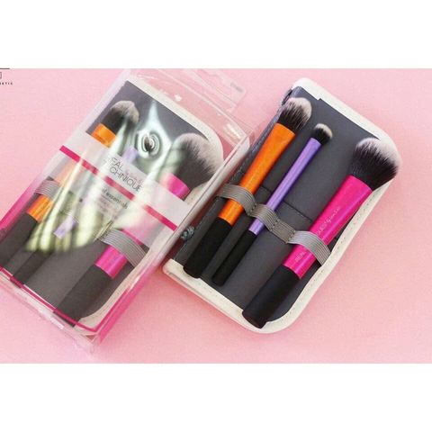 Bộ Cọ 3 Cây Real Techniques Travel Essential - Bộ Trang Điểm Du Lịch Tiện Lợi Cho Lớp Nền Tự Nhiên và Dễ Dàng Tán