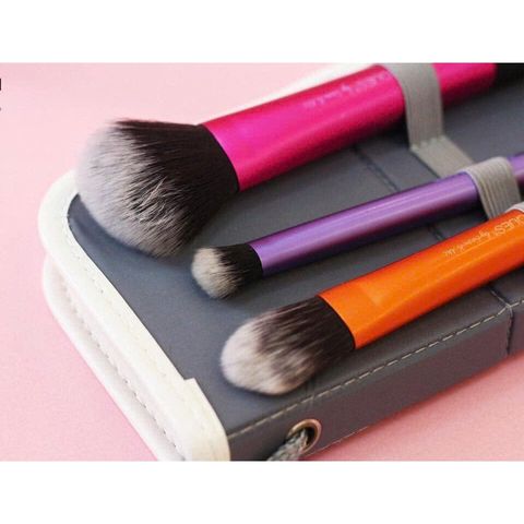 Bộ Cọ 3 Cây Real Techniques Travel Essential - Bộ Trang Điểm Du Lịch Tiện Lợi Cho Lớp Nền Tự Nhiên và Dễ Dàng Tán