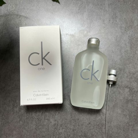Nước Hoa CK One 300ml Unisex - Hương Citrus Tươi Mát, Trẻ Trung - Biểu Tượng Thế Hệ 90s, Dùng Hằng Ngày, Phù Hợp Mùa Xuân Hè