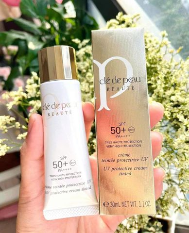 Kem Chống Nắng Cle De Peau UV Protective Cream Tinted 30ml - SPF50+ PA++++, Che Phủ Khuyết Điểm, Da Sáng Hồng Tự Nhiên