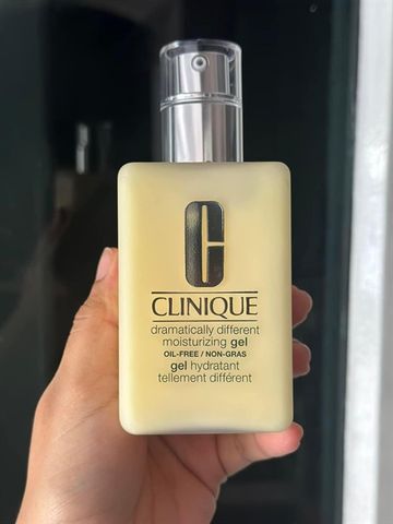 Kem giữ ẩm Clinique - Dramatically Different Oil Control Gel 200ml