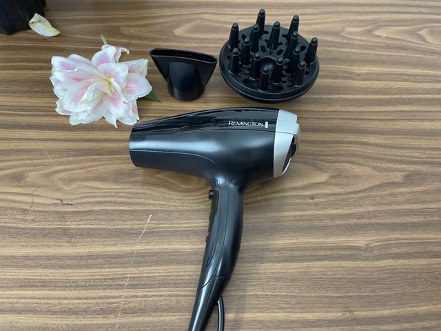 Máy Sấy Tóc Remington D5215 Pro – Air Shine 2300W với Công Nghệ Ion và Chế Độ Sấy Nhanh Chóng, Tạo Kiểu Chính Xác