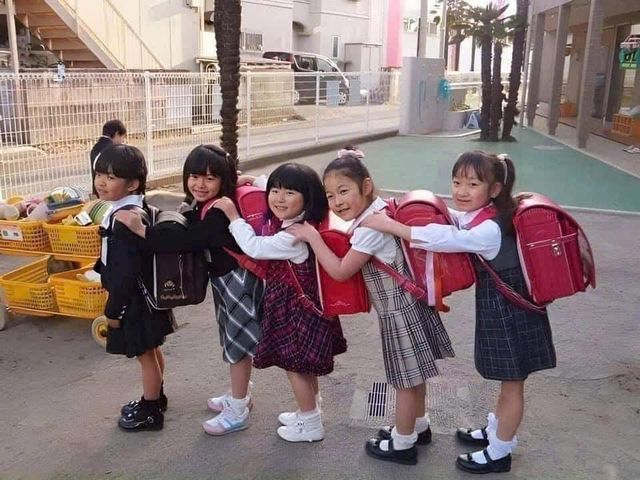 Balo Chống Gù Lưng Nhật Bản Cho Bé - Thiết Kế Đẹp, Chất Liệu Da Cao Cấp, Khóa Tự Động - Hỗ Trợ Cột Sống, Siêu Nhẹ, Thoải Mái
