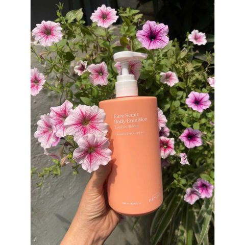 Sữa Tắm Nước Hoa BEYOND Pure Scent Love In Bloom 700ml - Dưỡng Da, Lưu Hương Lâu, Hương Huệ & Hoa Nhài Thơm Mát