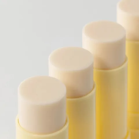 Son Dưỡng Môi CNP Tinh Chất Keo Ong Propolis - Dưỡng Ẩm Môi, Làm Mịn Nhanh Chóng, Chăm Sóc Cơ Thể