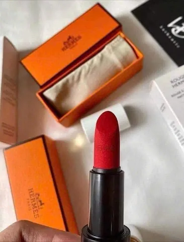 Son Hermes 64 Brouge Casaque - Son Môi Matte Chất Mịn Bền Màu, Sang Trọng, Dưỡng Ẩm Cho Đôi Môi Quyến Rũ