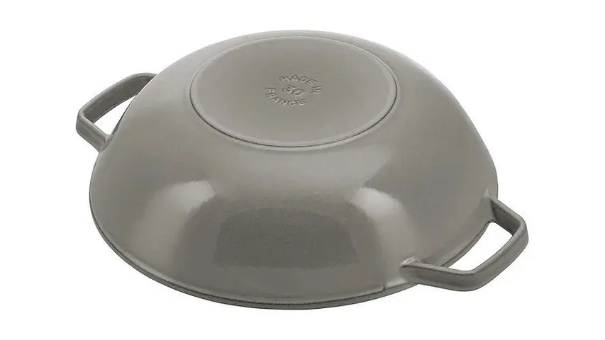 Chảo Gang Wok Staub 30cm - Chảo Đúc Tự Nhiên Chống Dính, An Toàn Cho Sức Khỏe, Chất Liệu Châu Âu Chịu Nhiệt Tốt