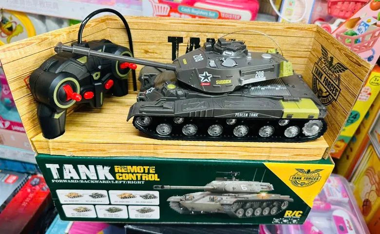 KQX TOYS Đồ chơi xe tăng điều khiển chạy bằng pin(555) Tank 208 - hiệu ứng đèn bắt mắt, giao màu ngẫu nhiên, dành cho trẻ em từ 3 tuổi