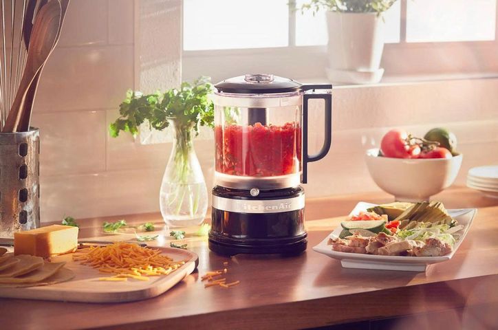 Máy xay thịt KitchenAid 5KFC0516EO - Dung tích 1,2L, xay nhuyễn nhanh, hai tốc độ, kèm phới lồng, lý tưởng cho món ăn và nước sốt.