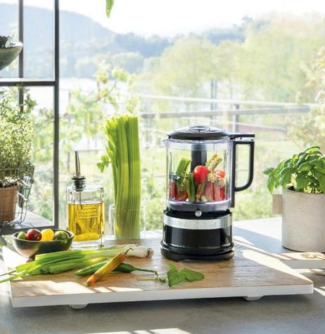 Máy xay thịt KitchenAid 5KFC0516EO - Dung tích 1,2L, xay nhuyễn nhanh, hai tốc độ, kèm phới lồng, lý tưởng cho món ăn và nước sốt.