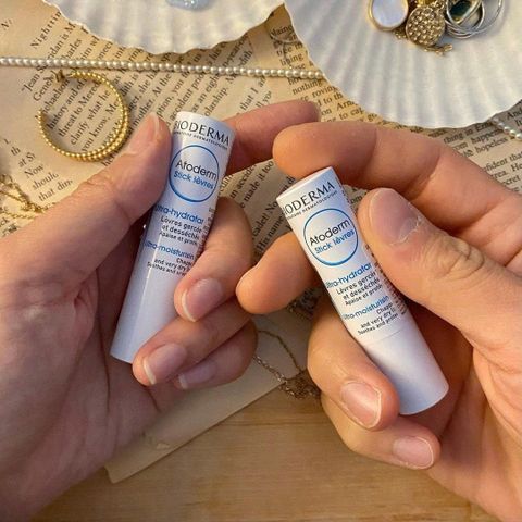 Set Son Bioderma Atoderm Ultra-Hydrating Lip Stick - set 2 cây 326400