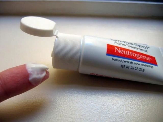 Kem Giảm Mụn Neutrogena On The Spot Acne Treatment 21G - Giảm Mụn Nhanh Chóng, Hiệu Quả, Dành Cho Mọi Loại Da