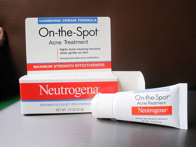 Kem Giảm Mụn Neutrogena On The Spot Acne Treatment 21G - Giảm Mụn Nhanh Chóng, Hiệu Quả, Dành Cho Mọi Loại Da