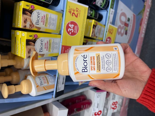 Sữa Rửa Mặt Mousse Tạo Bọt BIORÉ 200ml - Giải Pháp Cho Làn Da Có Khuyết Điểm, Da Dầu, Da Hỗn Hợp, Chứa BHA Thảo Dược Từ Pháp