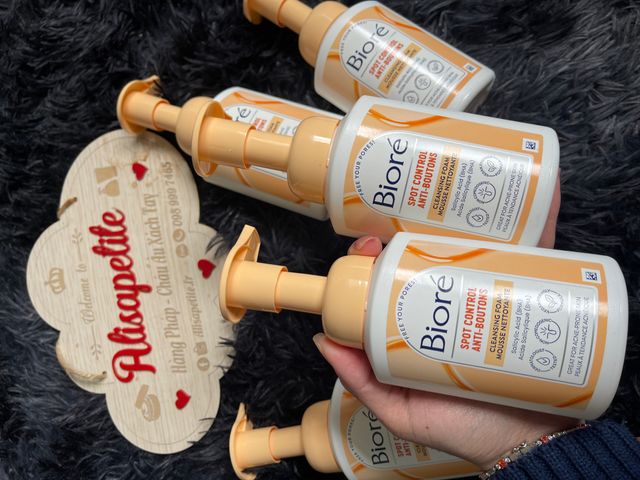 Sữa Rửa Mặt Mousse Tạo Bọt BIORÉ 200ml - Giải Pháp Cho Làn Da Có Khuyết Điểm, Da Dầu, Da Hỗn Hợp, Chứa BHA Thảo Dược Từ Pháp