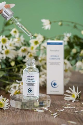 Serum Dưỡng Da Pharmaform Hydra 5 Complete 30ML - Giải Pháp Làm Dịu Da Nhạy Cảm, Cung Cấp Độ Ẩm Tối Ưu, Chống Lão Hóa Hiệu Quả