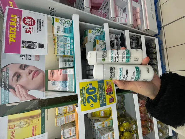 Sữa Dưỡng Tẩy Tế Bào Chết GARNIER Lotion Exfoliante 120ml - Giúp Giảm Thâm, Cải Thiện Kết Cấu Da, Dưỡng Ẩm Suốt 24 Giờ