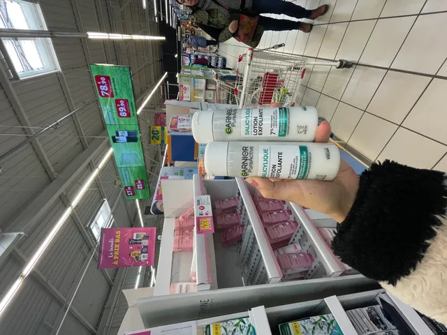 Sữa Dưỡng Tẩy Tế Bào Chết GARNIER Lotion Exfoliante 120ml - Giúp Giảm Thâm, Cải Thiện Kết Cấu Da, Dưỡng Ẩm Suốt 24 Giờ