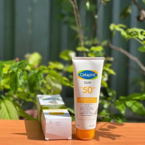 Kem chống nắng dành cho da dầu & mụn- Cetaphil Sun SPF 50+ Ultra Light Lotion 100ml 334825