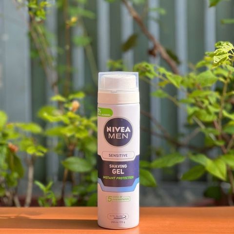 Gel cạo râu Nivea Men Sensitive 200ml - Chăm sóc da nhạy cảm, chống kích ứng, mịn màng và thoải mái mỗi ngày