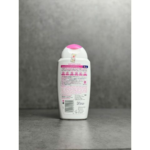 Dung dịch vệ sinh phụ nữ Femfresh Soothing Wash 250ml - Hàng Anh chính ngạch, an toàn, kháng khuẩn, chiết xuất tự nhiên, phù hợp cho mọi độ tuổi