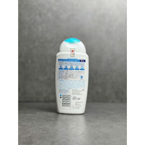 Dung dịch vệ sinh phụ nữ Femfresh Active Wash 250ml - Sạch sẽ, tươi trẻ, phù hợp cho vận động viên, hàng Anh nhập khẩu chính ngạch