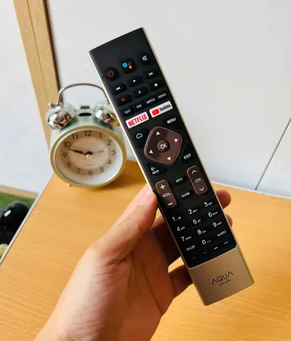 Điều Khiển Giọng Nói Smart TV Aqua - Thiết Kế Nhỏ Gọn, Phím Êm Nhạy, Tặng Pin AAA - Phụ Kiện Tiện Ích Cho Tivi