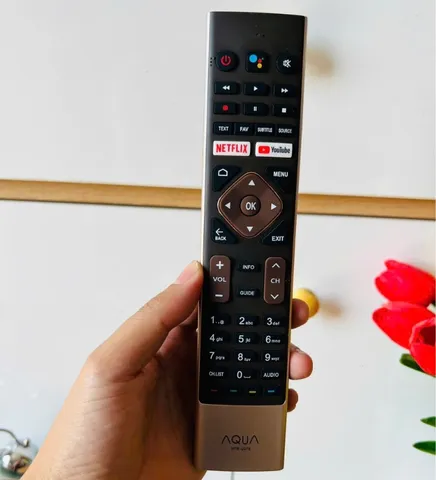 Điều Khiển Giọng Nói Smart TV Aqua - Thiết Kế Nhỏ Gọn, Phím Êm Nhạy, Tặng Pin AAA - Phụ Kiện Tiện Ích Cho Tivi