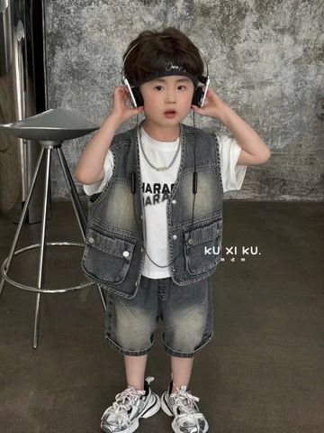 Bộ Trang Phục Cho Bé Trai - Set 3 Chi Tiết Áo Thun, Quần Short, Giày Thể Thao Thoải Mái, Phong Cách Hiện Đại, Dành Cho Mùa Hè