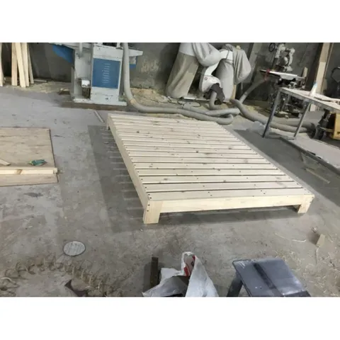 Giường Gỗ Thông Nhập Khẩu 1,8x2m - Pallet Chân Cao Chắc Chắn, Chất Liệu An Toàn, Thiết Kế Hiện Đại