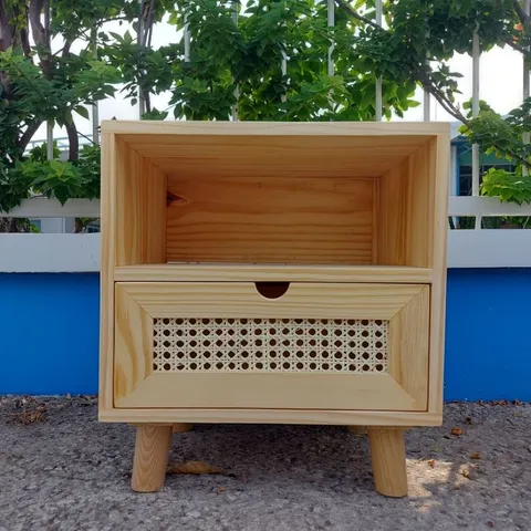 Kệ Tủ Đầu Giường Gỗ Thông Phối Mây Đan Mắt Cáo - Ngăn Kéo Tiện Dụng, Kích Thước 45x35x52cm, Sơn PU Chống Ẩm Mốc