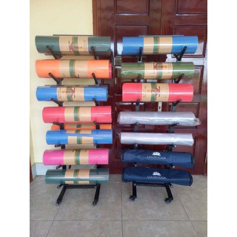 Giá Để Thảm Yoga Đa Năng - Kệ Treo Thảm Tập Tiết Kiệm Không Gian Cho Gia Đình và Phòng Tập Gym