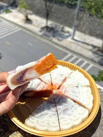 Bánh Dẻo Mochi Trứng Muối - Món Ngon Truyền Thống Nhật Bản, Thơm Ngon Đặc Biệt Thích Hợp Làm Quà Tặng Trong Dịp Lễ Hội
