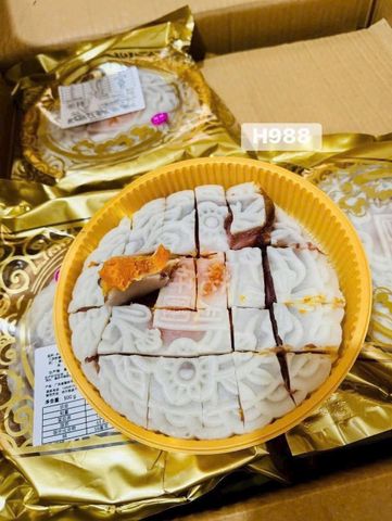 Bánh Dẻo Mochi Trứng Muối - Món Ngon Truyền Thống Nhật Bản, Thơm Ngon Đặc Biệt Thích Hợp Làm Quà Tặng Trong Dịp Lễ Hội