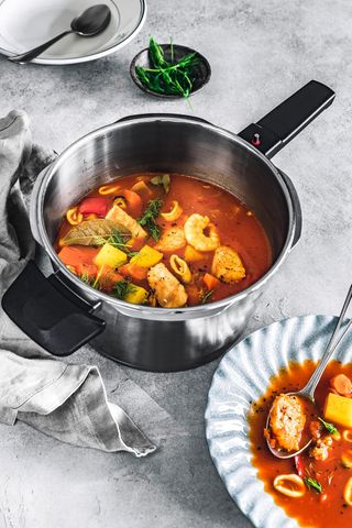 Nồi Áp Suất Fissler Vitaquick Premium 4.5L - Chất Lượng Đức, An Toàn, Tiết Kiệm Năng Lượng, Thích Hợp Mọi Loại Bếp
