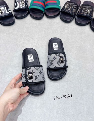 Dép Lê Kiểu Ngẫu Nhiên Size 25-29 Cho Bé Trai - Giày Mùa Hè Thoải Mái, An Toàn Và Đáng Yêu