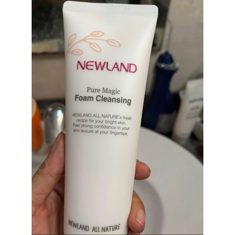Sữa Rửa Mặt Newland Pure Magic Foam 180ml - Chiết Xuất Bách Xù & Chanh, Làm Sạch Sâu, Thích Hợp Mọi Loại Da, Dưỡng Ẩm Tự Nhiên