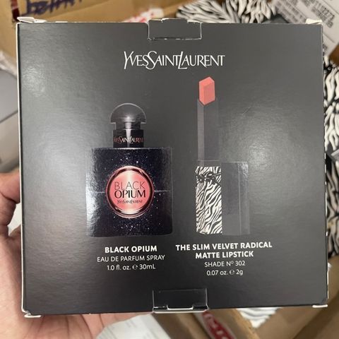 Bộ quà tặng nước hoa YSL Black Opium 30ml và son Slim Shade N302 2g - Phong cách quyến rũ và sang trọng từ thương hiệu nổi tiếng Mỹ