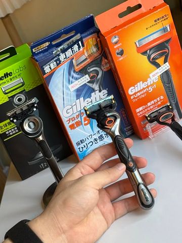 Dao Cạo Râu Gillette Fusion 5 Ergonomic - Bộ 1 Cán + 2 Đầu Dao Cạo Chất Lượng Cao, Tiện Lợi và An Toàn cho Da