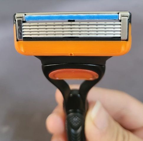 Dao Cạo Râu Gillette Fusion 5 Ergonomic - Bộ 1 Cán + 2 Đầu Dao Cạo Chất Lượng Cao, Tiện Lợi và An Toàn cho Da