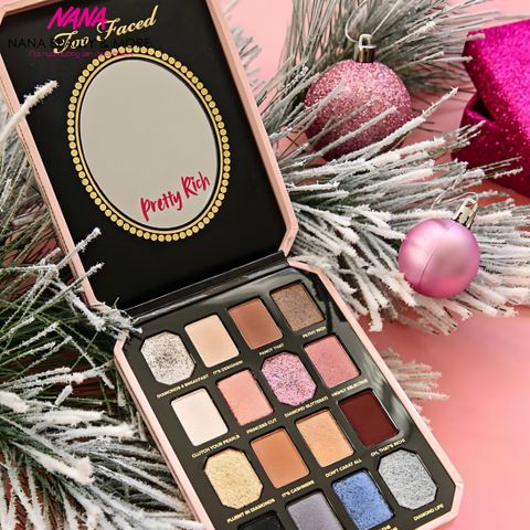 Bảng Phấn Mắt 16 Ô Too Faced Pretty Rich Diamond Light Palette 15,2g - Phấn trang điểm mắt với màu sắc đa dạng, dễ tán, hoàn hảo cho phong cách trang điểm ấn tượng.