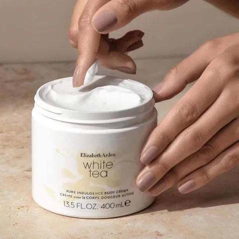 Dưỡng Thể Hương Nước Hoa Trà Trắng Elizabeth Arden 400ml - Kem Dưỡng Da Ngọc Ngà, Hương Thơm Thanh Khiết, Chăm Sóc Da Mềm Mại